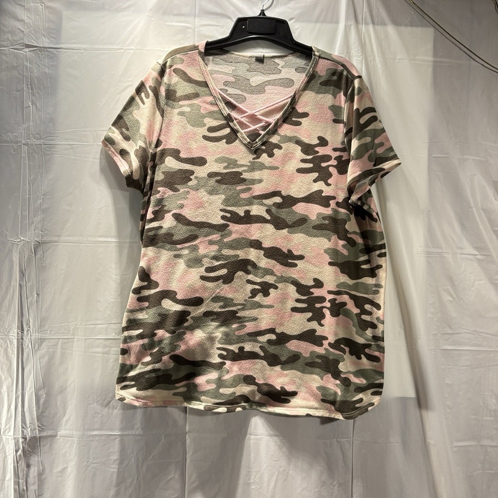 Honeyme Curvy Women's Light Camouflage V Neck Short-Sleeve Top- Size XL